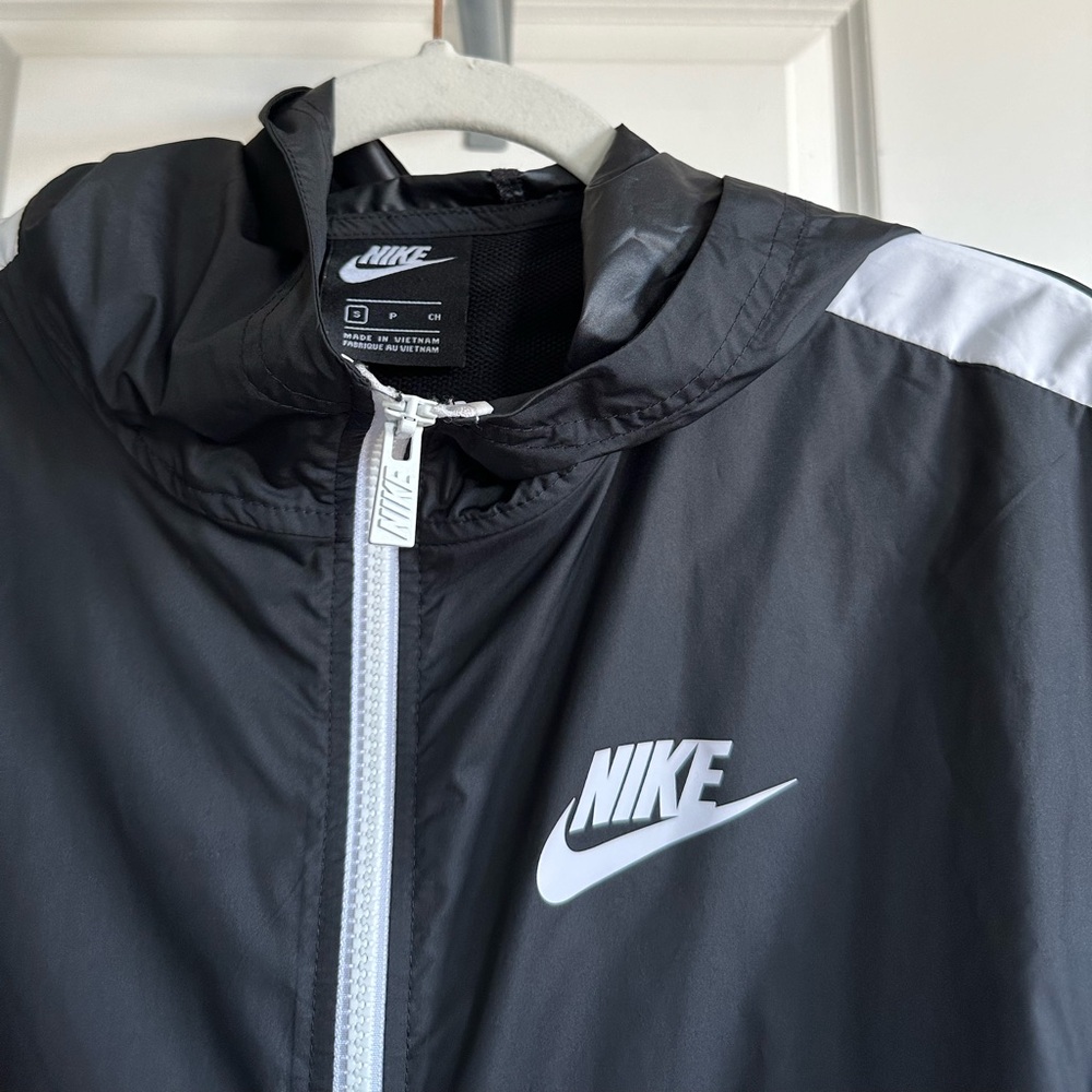 Nike Lightweight Light Running Jacket - image 2